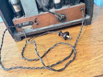 LOT 148: Vintage Zenith Radio - R145810