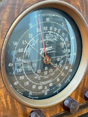 LOT 148: Vintage Zenith Radio - R145810