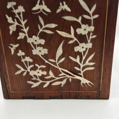LOT 162: Vintage Mahjong Set bone tiles