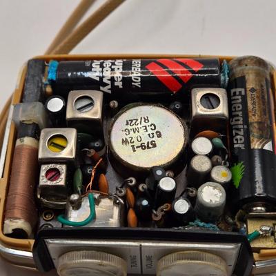 LOT 167: Multiple Vintage Transistor & AM FM Radios