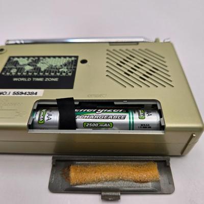 LOT 167: Multiple Vintage Transistor & AM FM Radios