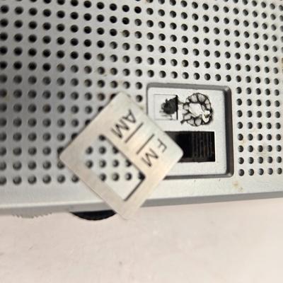 LOT 167: Multiple Vintage Transistor & AM FM Radios