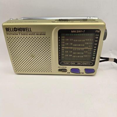 LOT 167: Multiple Vintage Transistor & AM FM Radios