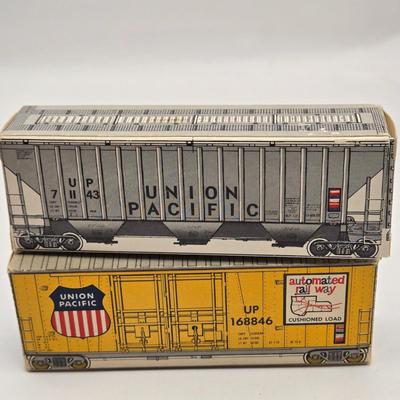 LOT 172: Frisco, Southern Pacific, Union Pacific, Santa Fe, Western Maryland Railway, and Le Central Unused Books and Boxes of Matches