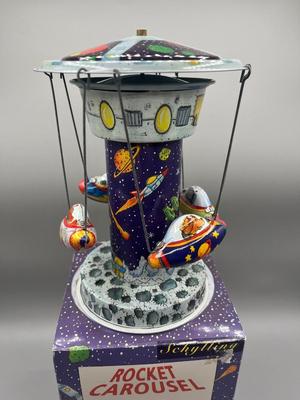 LOT 215: Vintage Toy and Souvenir Lot
