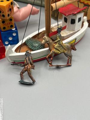 LOT 215: Vintage Toy and Souvenir Lot