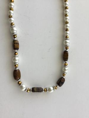 Beautiful faux pearl fashion necklace