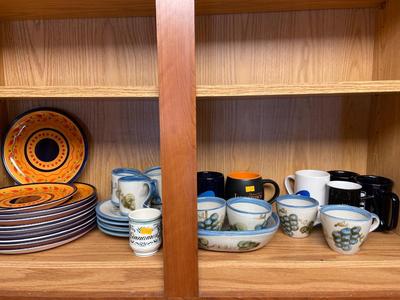 Pottery and various kitchen dishes