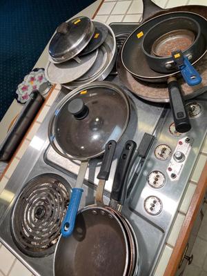 Vintage coffee pots, cake pan & juicer