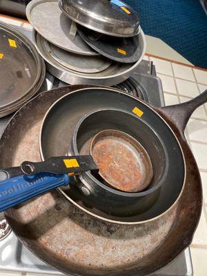 Vintage coffee pots, cake pan & juicer