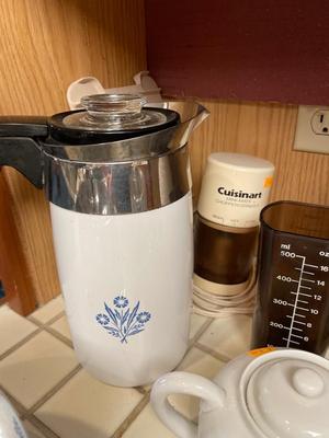 Vintage coffee pots, cake pan & juicer