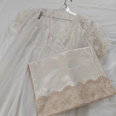 Vintage Bridal Nightgown and Robe (GB-BBL)