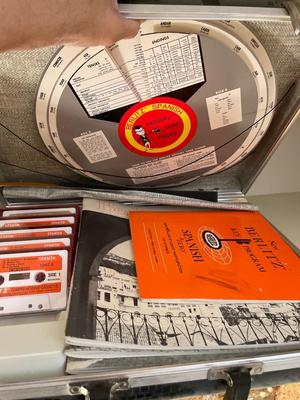 Travel guides and Berlitzlanguage lessons