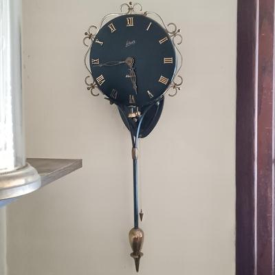 LOT 276: Schatz Elexacta Queen Anne Swinging Wall Clock