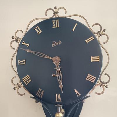 LOT 276: Schatz Elexacta Queen Anne Swinging Wall Clock