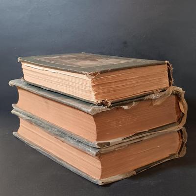 LOT 279: Personal Memoirs of Ulysses S. Grant 1885 Volumes I & II with Altsheler's The Star of Gettysburg 1915
