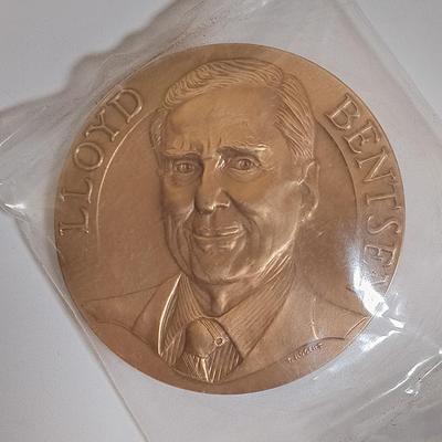 LOT 285: Set of (6) Metal Medallions- Henry H. Fowler, Joseph W. Barr & More