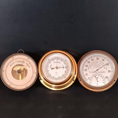 LOT 292: Abbeon Relative Humidity and Temp Indicator w/ Barigo and Taylor Barometers