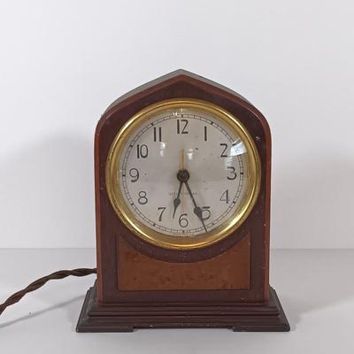 LOT 341: Vintage General Electric and Seth Thomas Mantle Clocks