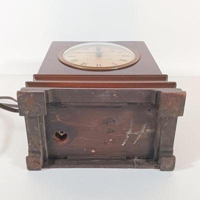 LOT 341: Vintage General Electric and Seth Thomas Mantle Clocks