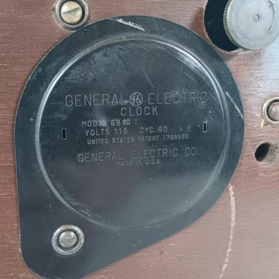 LOT 341: Vintage General Electric and Seth Thomas Mantle Clocks