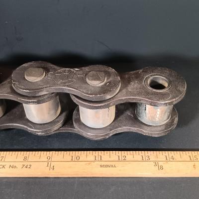 LOT 345: Atlas 200 Roller Chain with Vintage Catalogs