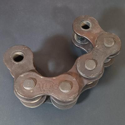 LOT 345: Atlas 200 Roller Chain with Vintage Catalogs