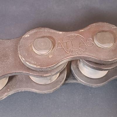 LOT 345: Atlas 200 Roller Chain with Vintage Catalogs