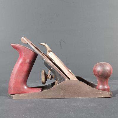 LOT 347: Vintage Millers Falls and Stanley Planes w/ Machinist Vice, Marking Gauge & Books