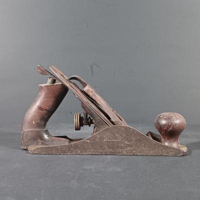 LOT 347: Vintage Millers Falls and Stanley Planes w/ Machinist Vice, Marking Gauge & Books