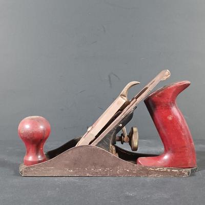 LOT 347: Vintage Millers Falls and Stanley Planes w/ Machinist Vice, Marking Gauge & Books