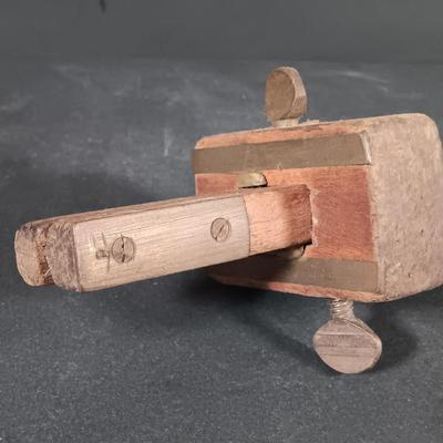 LOT 347: Vintage Millers Falls and Stanley Planes w/ Machinist Vice, Marking Gauge & Books