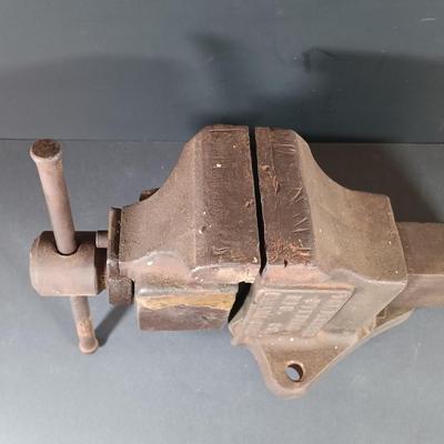 LOT 348: Vintage Desmond Stephan MFG Co. Simplex 31P & Sears 3-1/2" Bench Vises