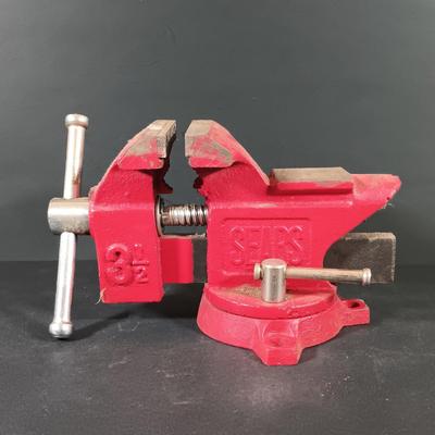 LOT 348: Vintage Desmond Stephan MFG Co. Simplex 31P & Sears 3-1/2" Bench Vises