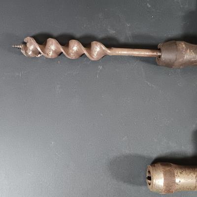 LOT 350: Collection of Vintage Tools
