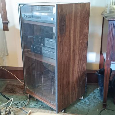 LOT 416: Fisher RA-135 Cabinet, CA-59 Stereo Amplifier, FM-54 Tuner and MT-35(C) Turntable w/ Panasonic and Fisher Speakers