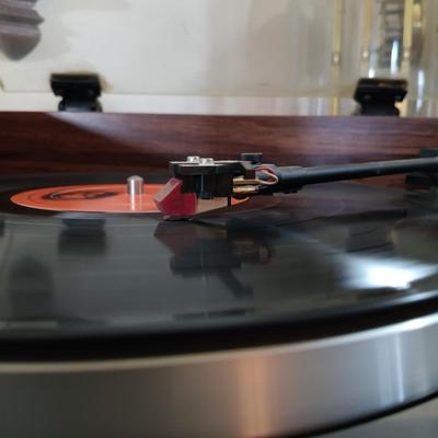 LOT 416: Fisher RA-135 Cabinet, CA-59 Stereo Amplifier, FM-54 Tuner and MT-35(C) Turntable w/ Panasonic and Fisher Speakers