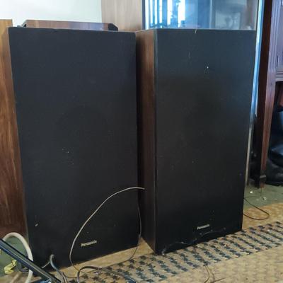 LOT 416: Fisher RA-135 Cabinet, CA-59 Stereo Amplifier, FM-54 Tuner and MT-35(C) Turntable w/ Panasonic and Fisher Speakers
