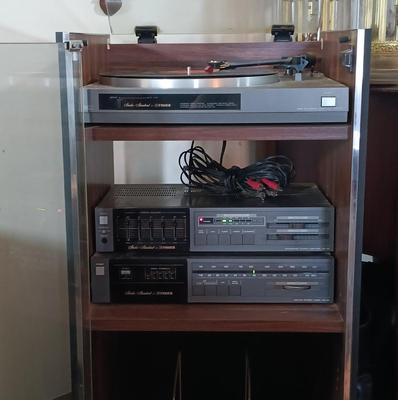 LOT 416: Fisher RA-135 Cabinet, CA-59 Stereo Amplifier, FM-54 Tuner and MT-35(C) Turntable w/ Panasonic and Fisher Speakers