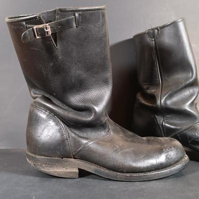 LOT 420: Vintage Harley Davidson 95354 Leather Boots, Gimbels French-Made Elastomere Leather Riding Boots & Double-H Leatger Engineer...