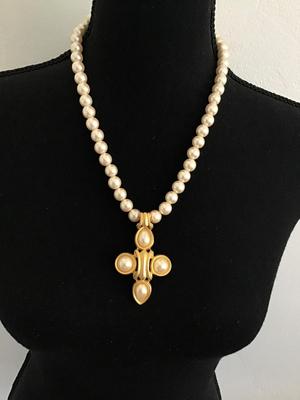 Richeuelle Cross Pearl Necklace