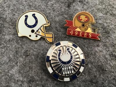 Football pins Vintage