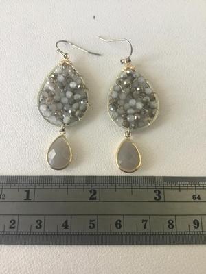 Beautiful dangle fashion earrings