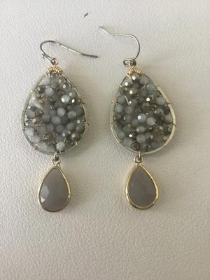 Beautiful dangle fashion earrings