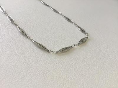 Beautiful silver tone collar necklace