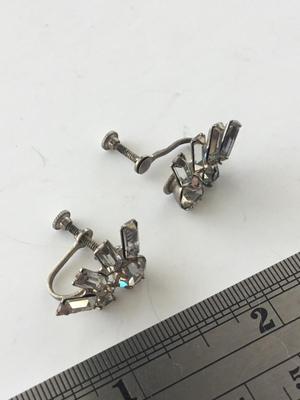 Unmarked rhinestone screw on vintage earrings