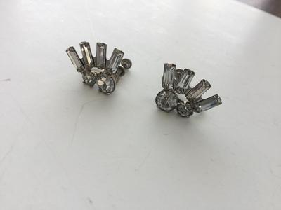 Unmarked rhinestone screw on vintage earrings