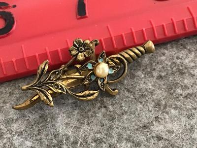 Antique antique Gold Tone Brooch