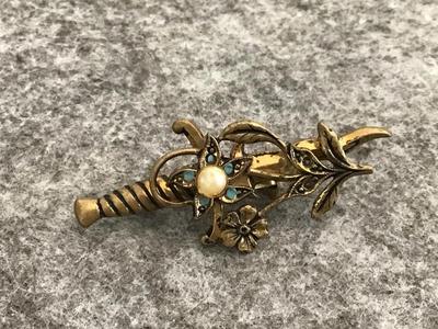 Antique antique Gold Tone Brooch