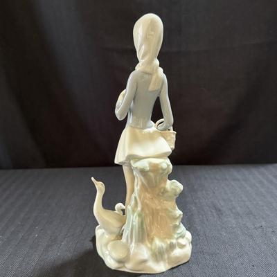 Three Lladro Figurines & Collector’s Society Plaque (O-HS)